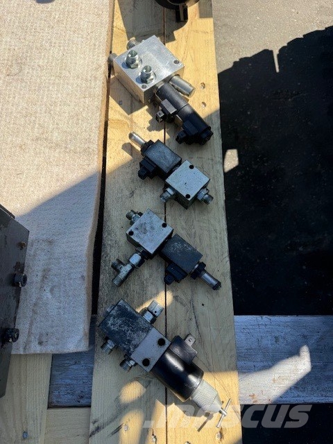 Liebherr A 904 C HYDRAULIC VALVE 4 PCS Hydraulics