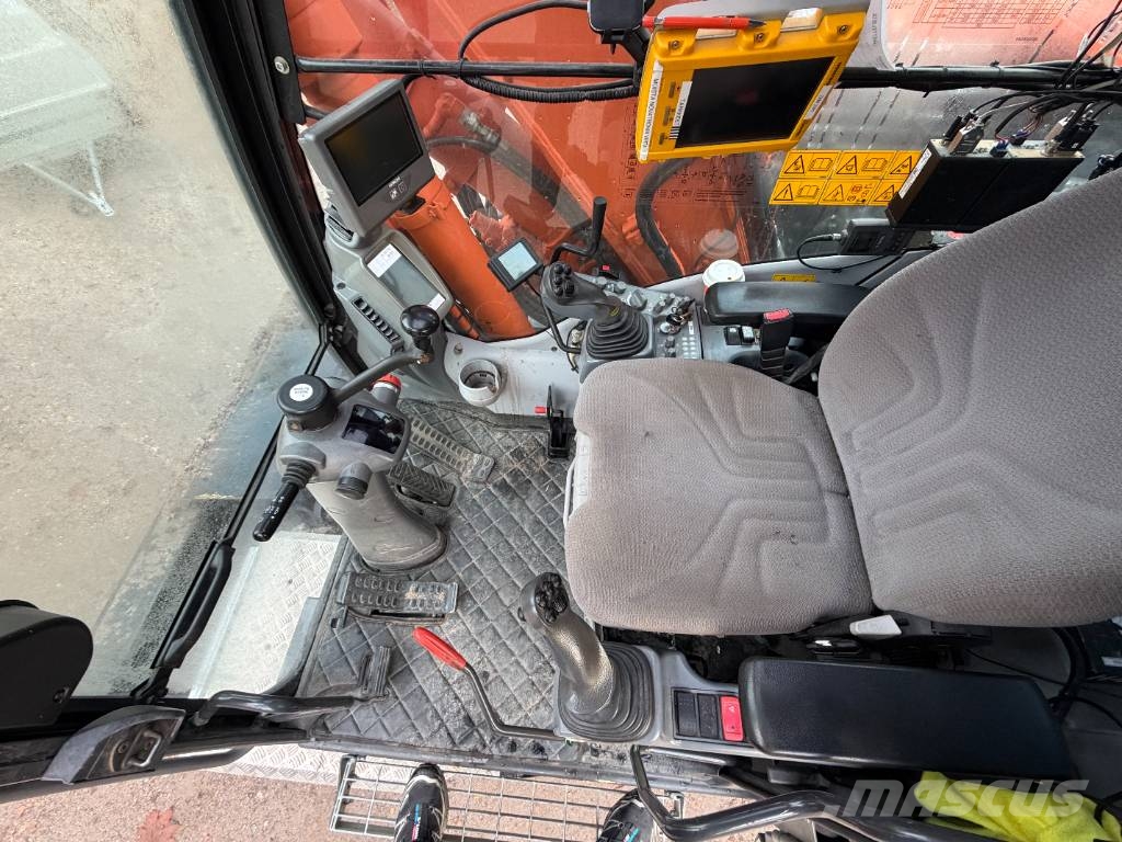 Hitachi ZX 170 W حفارات بعجل