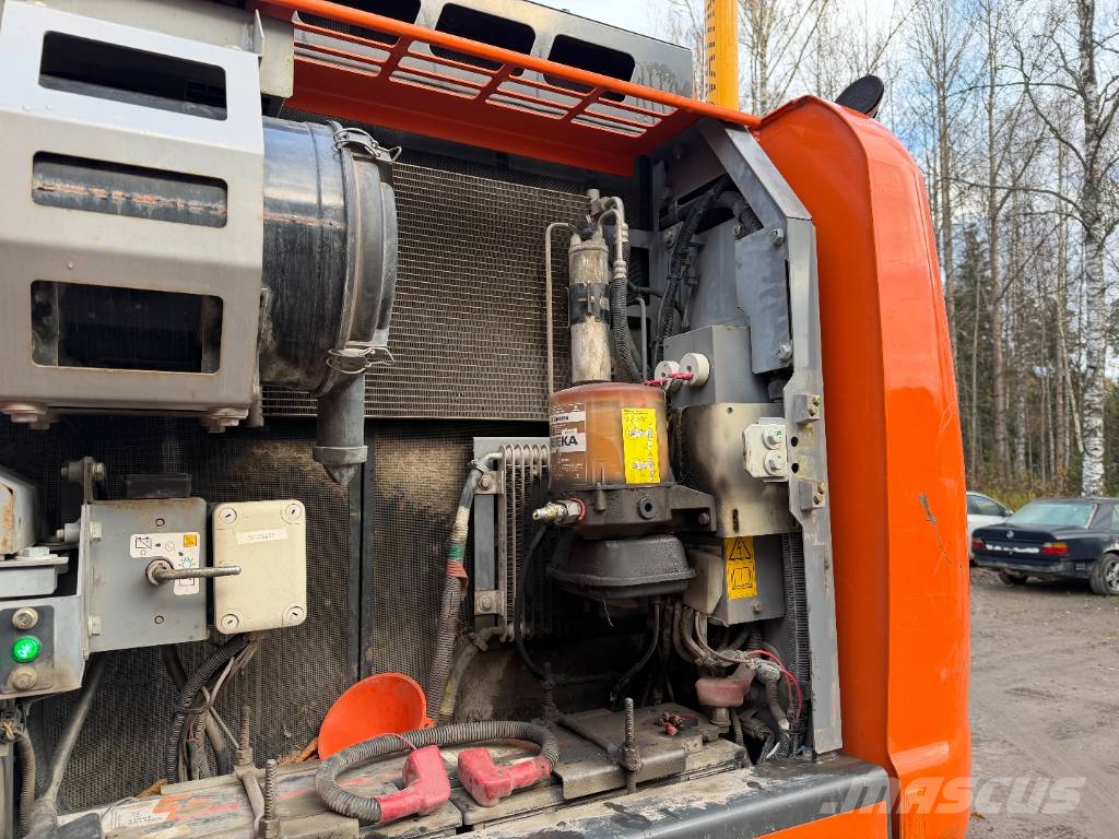 Hitachi ZX 170 W حفارات بعجل