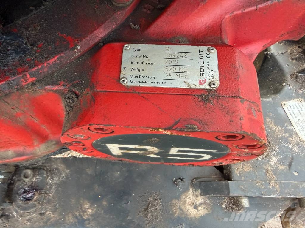 Hitachi ZX 170 W حفارات بعجل