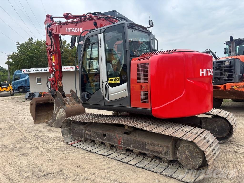 Hitachi ZX 135 US-3 حفارات زحافة