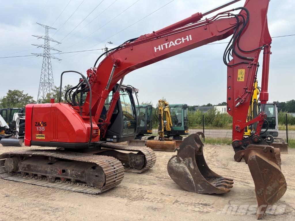Hitachi ZX 135 US-3 حفارات زحافة