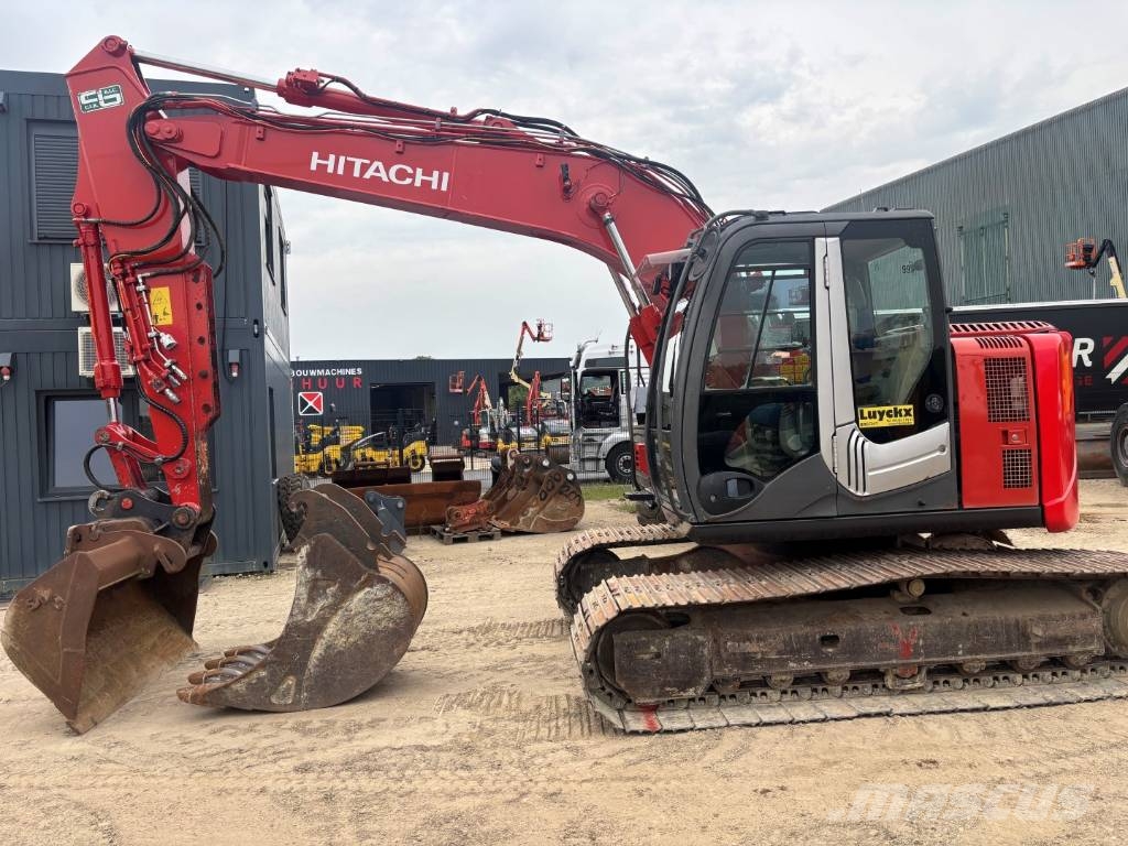 Hitachi ZX 135 US-3 حفارات زحافة