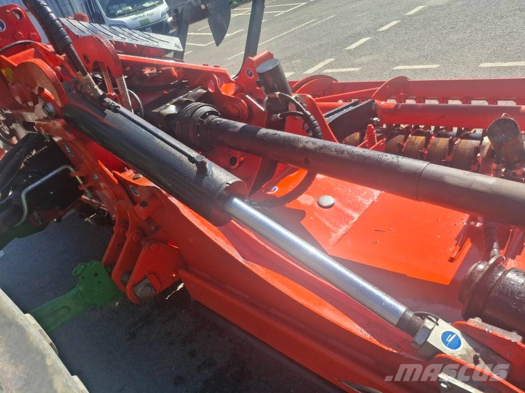 Kuhn EL402R-600 الكاسحات وقلابات التربة ذات المحركات