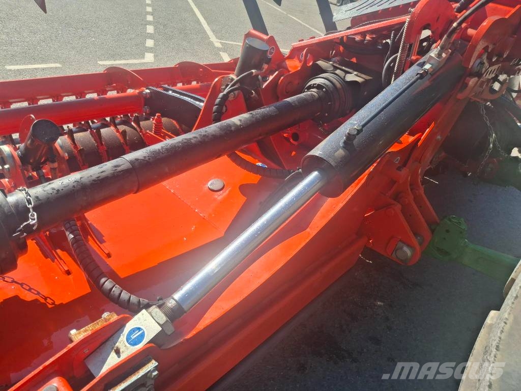 Kuhn EL402R-600 الكاسحات وقلابات التربة ذات المحركات