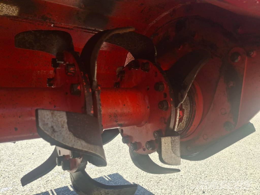 Kuhn EL402R-600 الكاسحات وقلابات التربة ذات المحركات