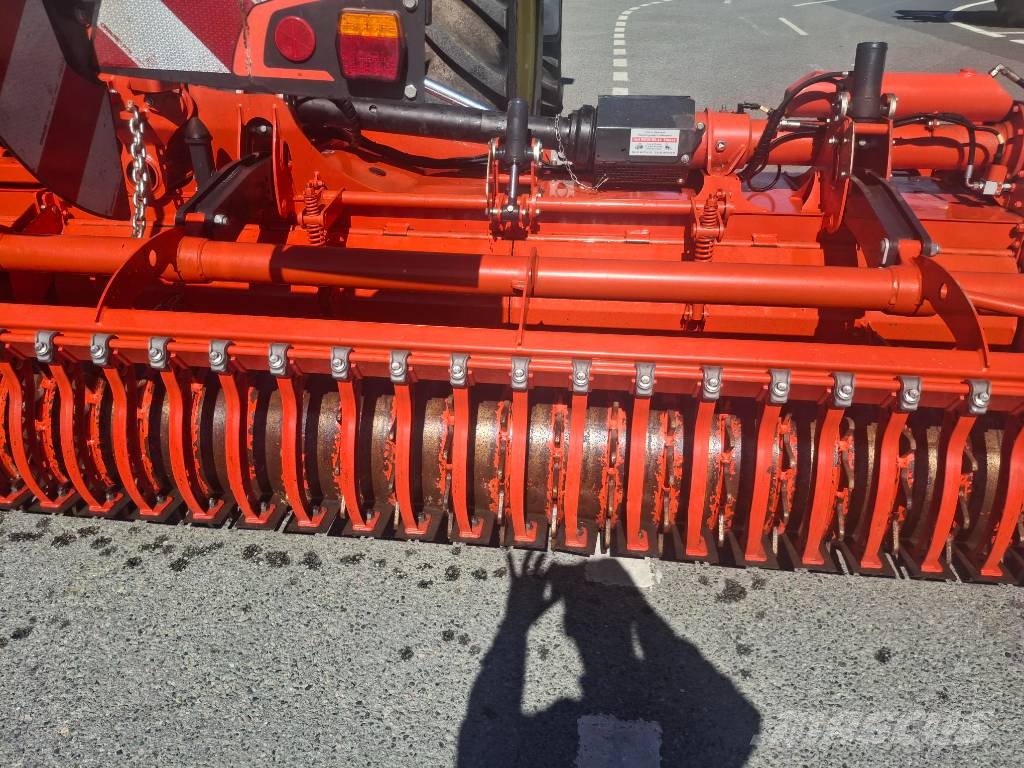 Kuhn EL402R-600 الكاسحات وقلابات التربة ذات المحركات