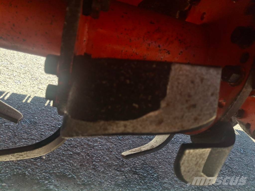 Kuhn EL402R-600 الكاسحات وقلابات التربة ذات المحركات