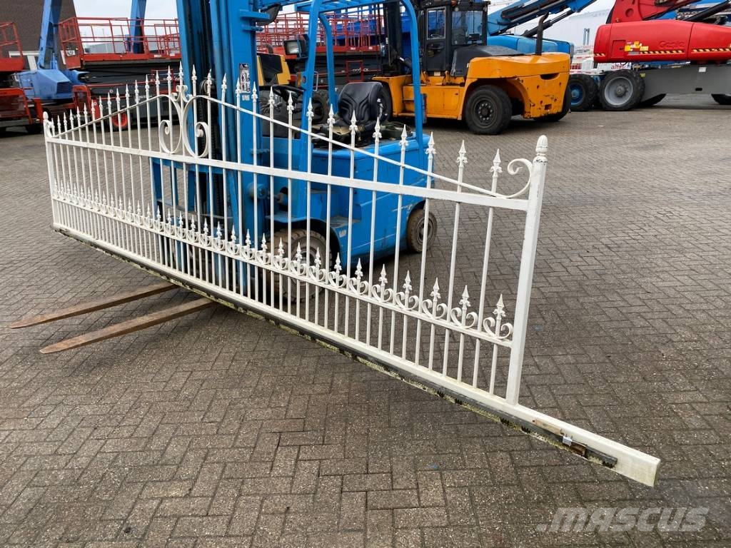 Target Iron Sliding Gate 542cm included posts Sonstige Kommunalmaschinen