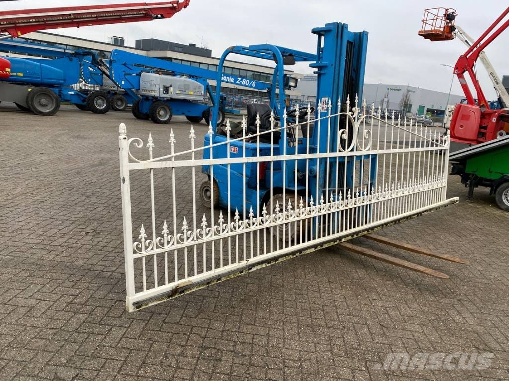 Target Iron Sliding Gate 542cm included posts Sonstige Kommunalmaschinen