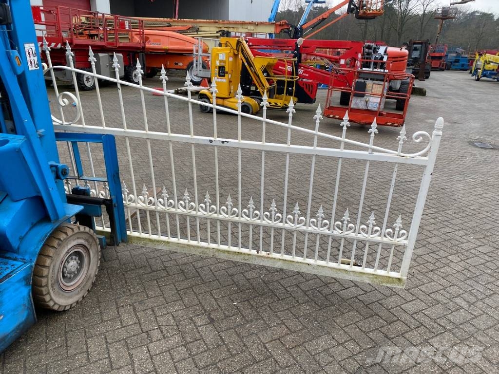 Target Iron Sliding Gate 542cm included posts Sonstige Kommunalmaschinen