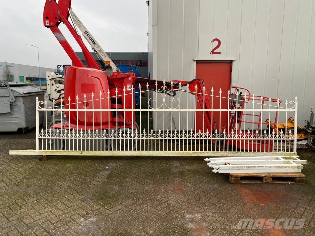 Target Iron Sliding Gate 542cm included posts Sonstige Kommunalmaschinen
