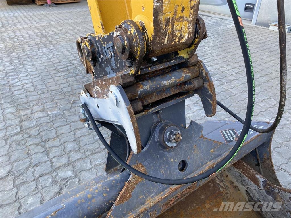 Yanmar VIO50-6 حفارات بعجل