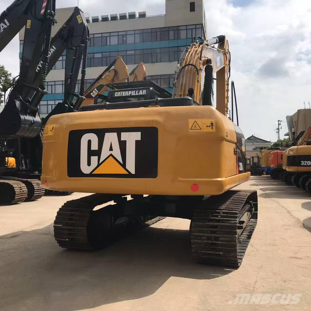 CAT 320D2L Gravemaskiner på larvebånd