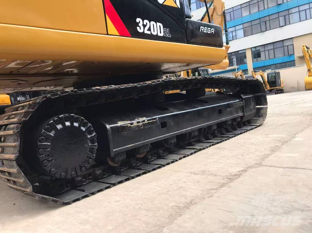 CAT 320D2L Gravemaskiner på larvebånd