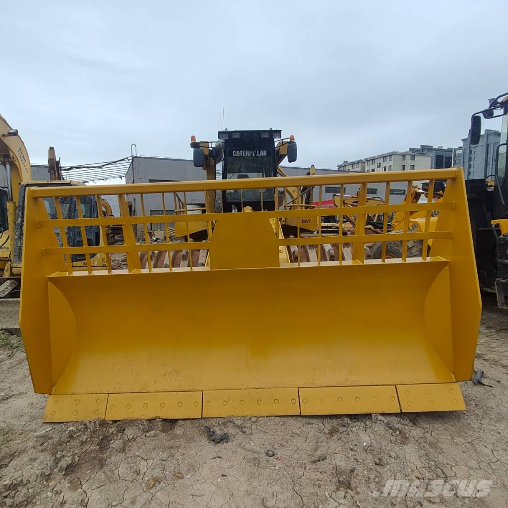 CAT 826 H 폐기물 다짐기
