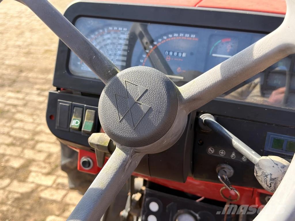 Massey Ferguson 390 4WD Tractor Tractoren