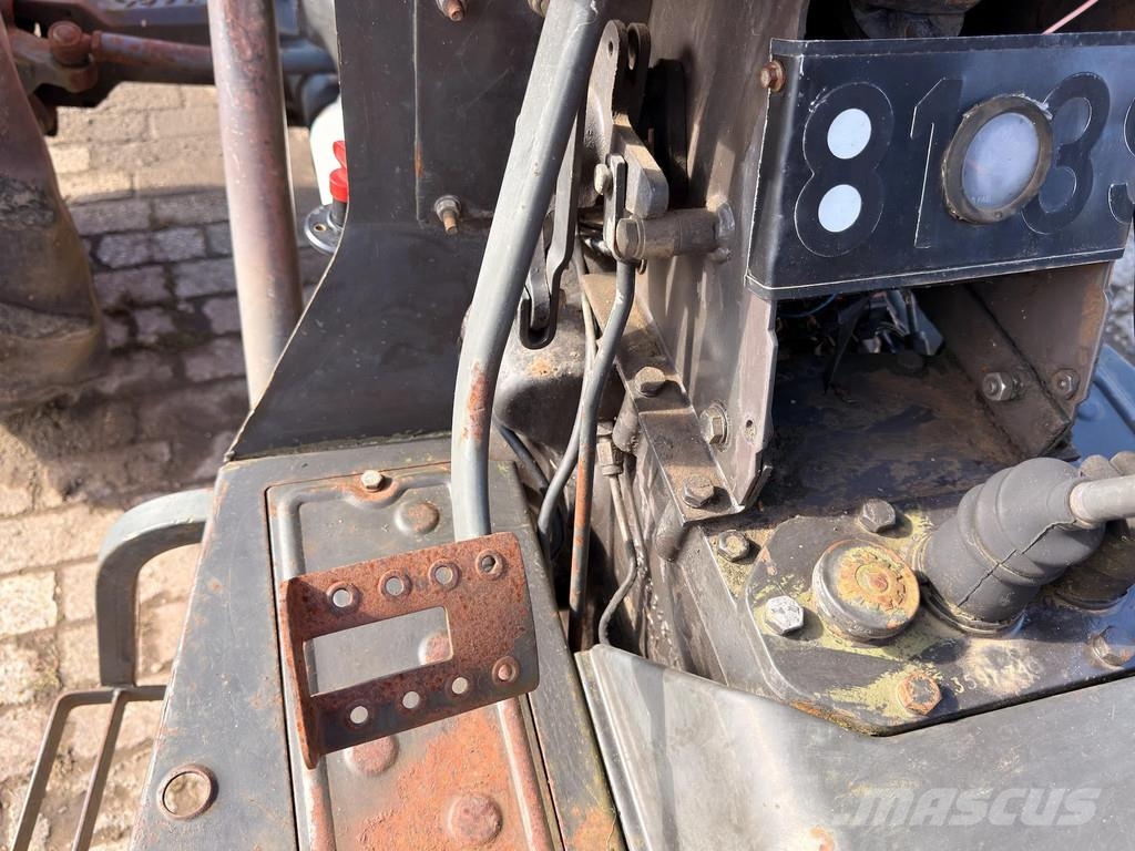 Massey Ferguson 390 4WD Tractor Tractoren