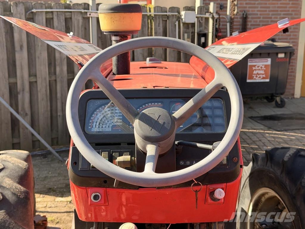 Massey Ferguson 390 4WD Tractor Tractoren