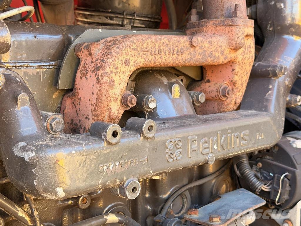 Massey Ferguson 390 4WD Tractor Tractoren