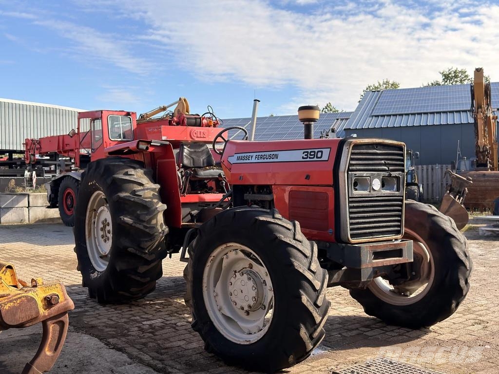 Massey Ferguson 390 4WD Tractor Tractoren
