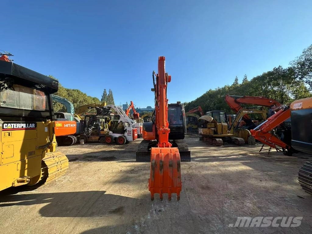 Hitachi ZX 75 中型挖掘机