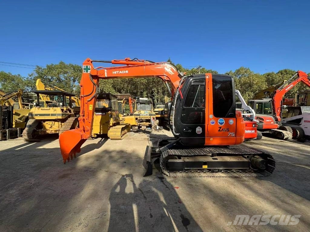 Hitachi ZX 75 中型挖掘机