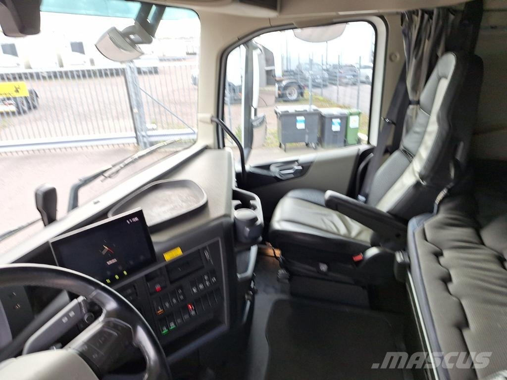 Volvo Vehicle Rigid 6x2-2 box full side opening Tovornjaki zabojniki