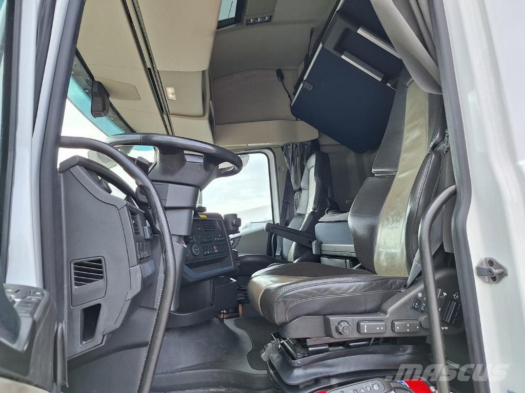 Volvo Vehicle Rigid 6x2-2 box full side opening Tovornjaki zabojniki