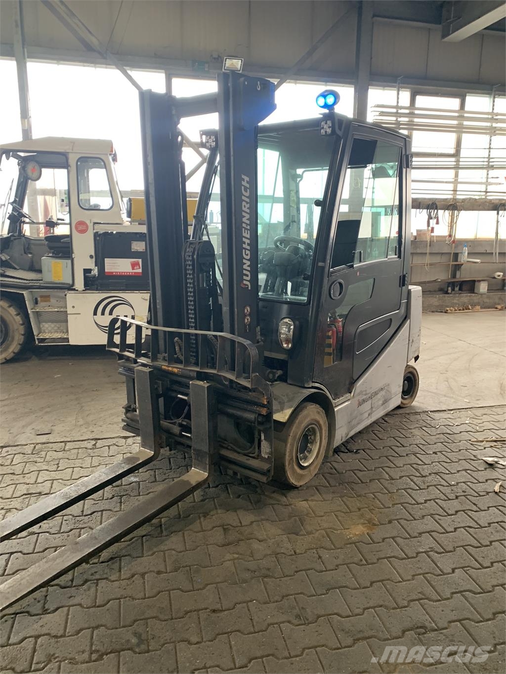 Jungheinrich EFG 425 شاحنات ذات رافعات شوكية تعمل بالكهرباء