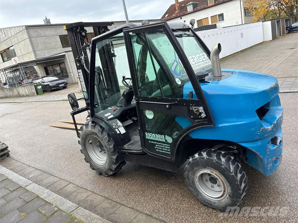 Manitou MC 30-4 Chariots diesel