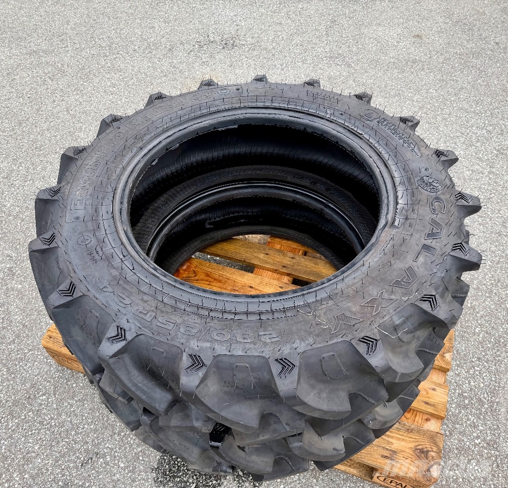 Galaxy 280/85-R24 Earth Pro Radial 850 Banden, wielen en velgen
