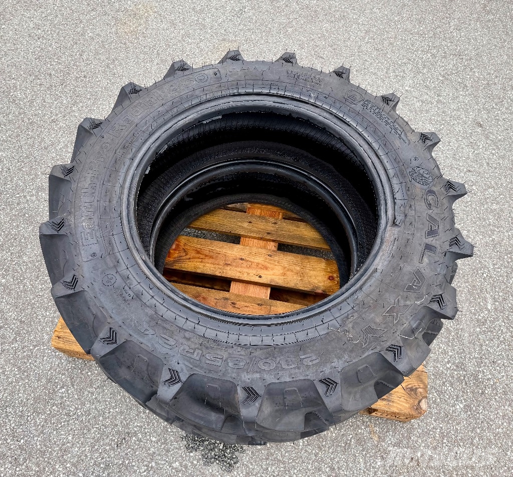 Galaxy 280/85-R24 Earth Pro Radial 850 Banden, wielen en velgen