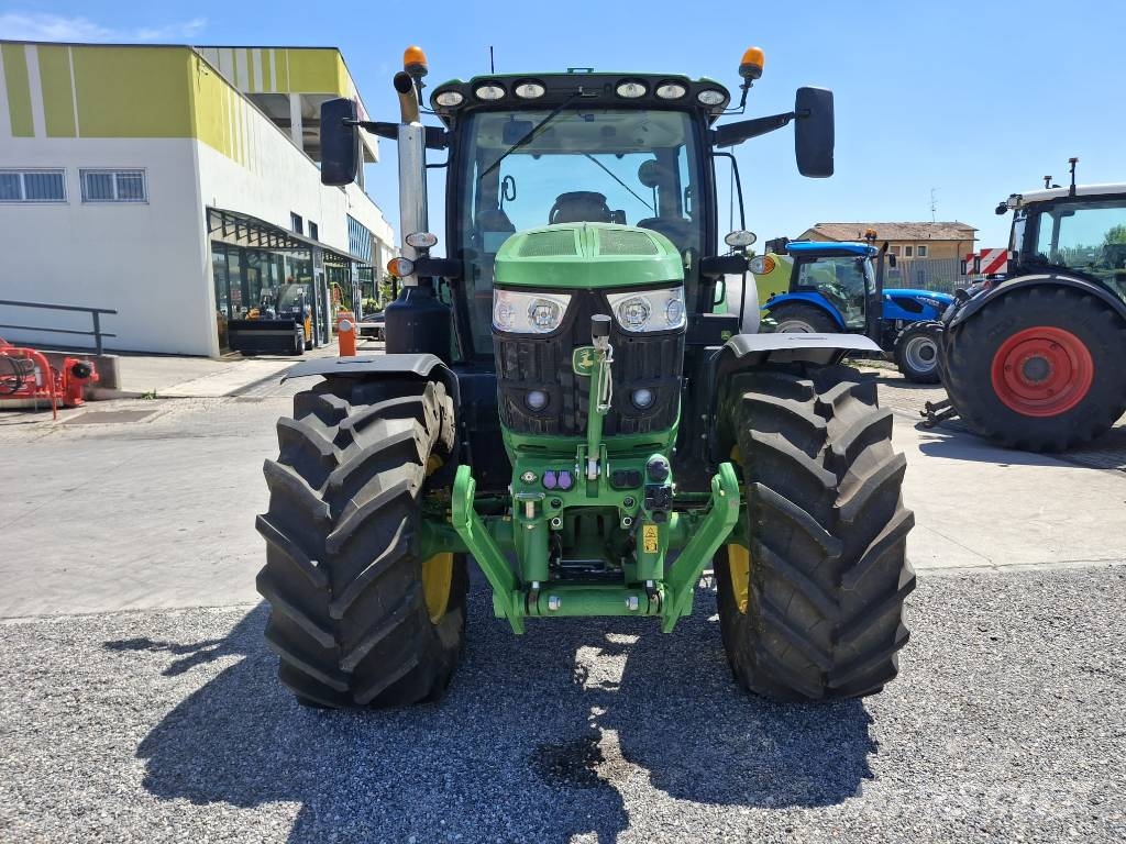 John Deere 6145 R Трактори