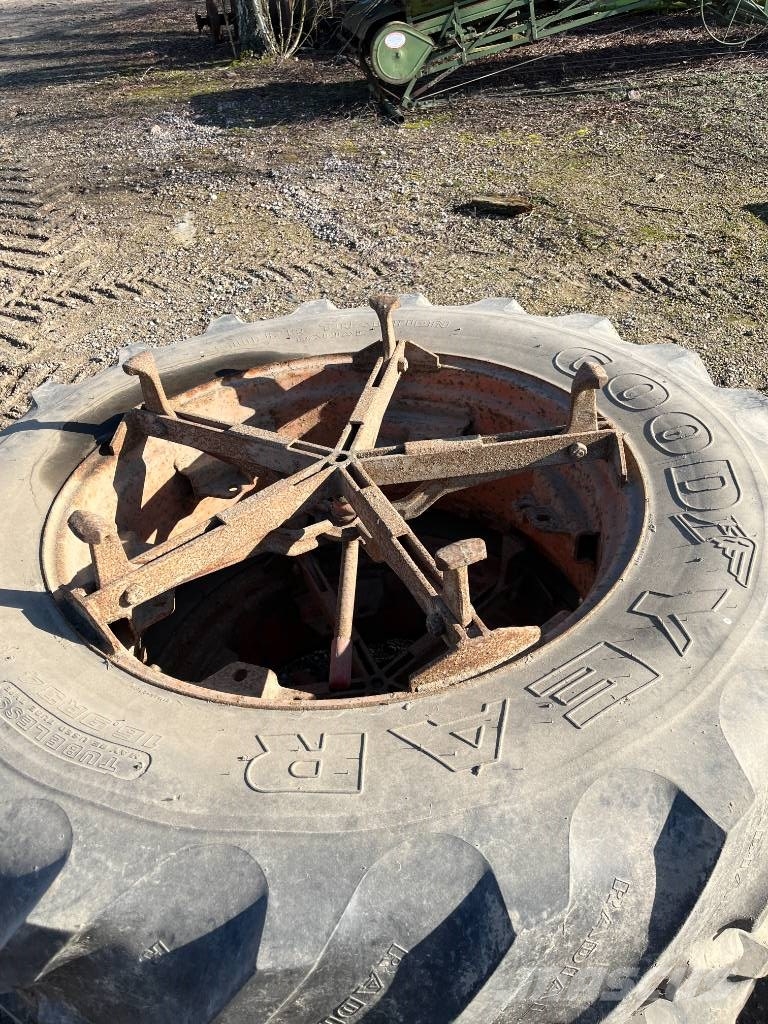 Goodyear 16.9-34 Riepas, riteņi un diski