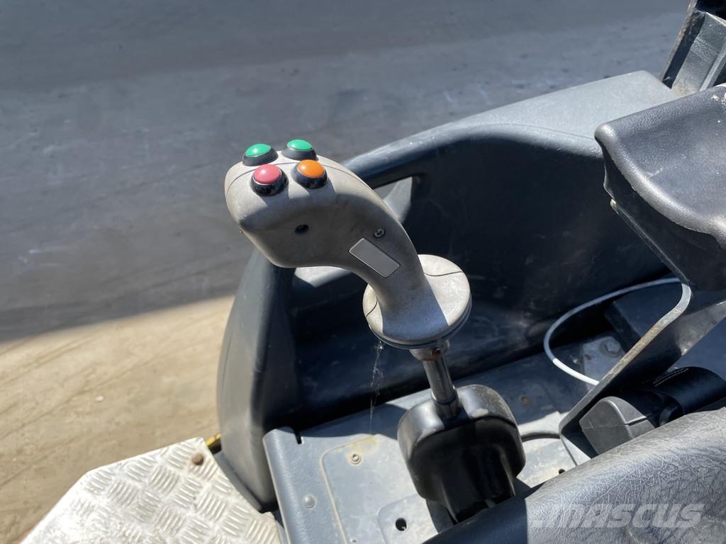 Bomag BW 100 AC-5 Kombinované válce