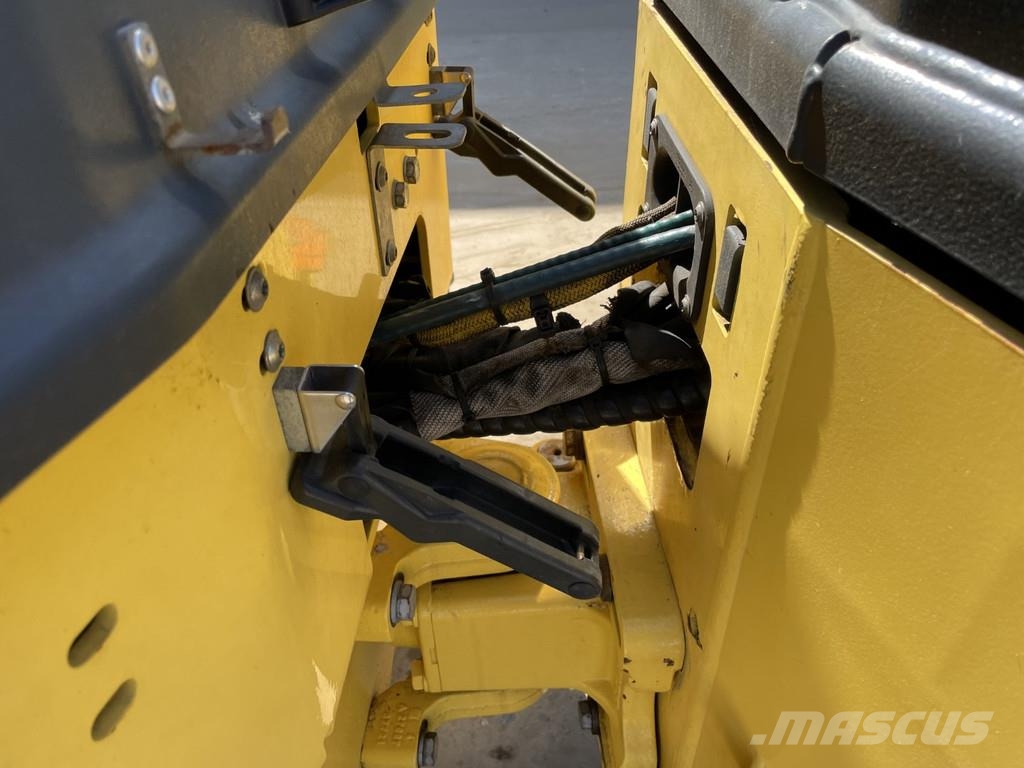 Bomag BW 100 AC-5 Kombinované válce