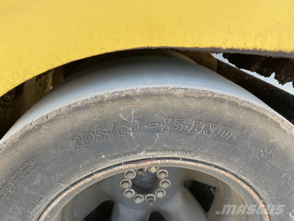 Bomag BW 100 AC-5 Kombinované válce