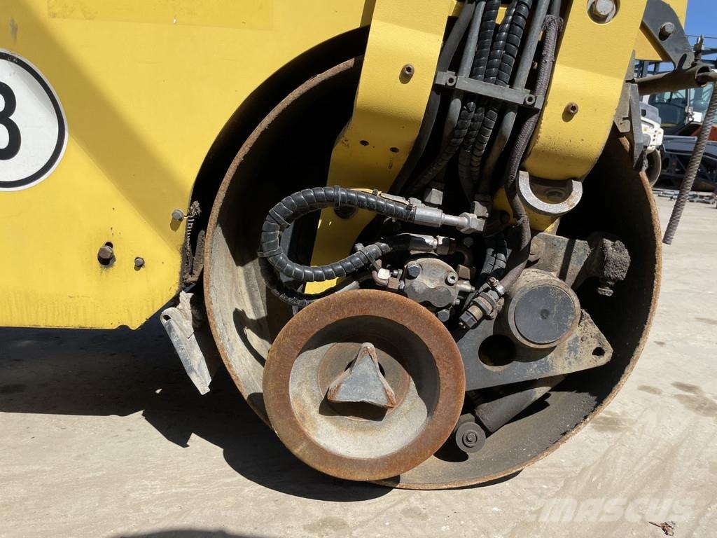 Bomag BW 100 AC-5 Kombinované válce