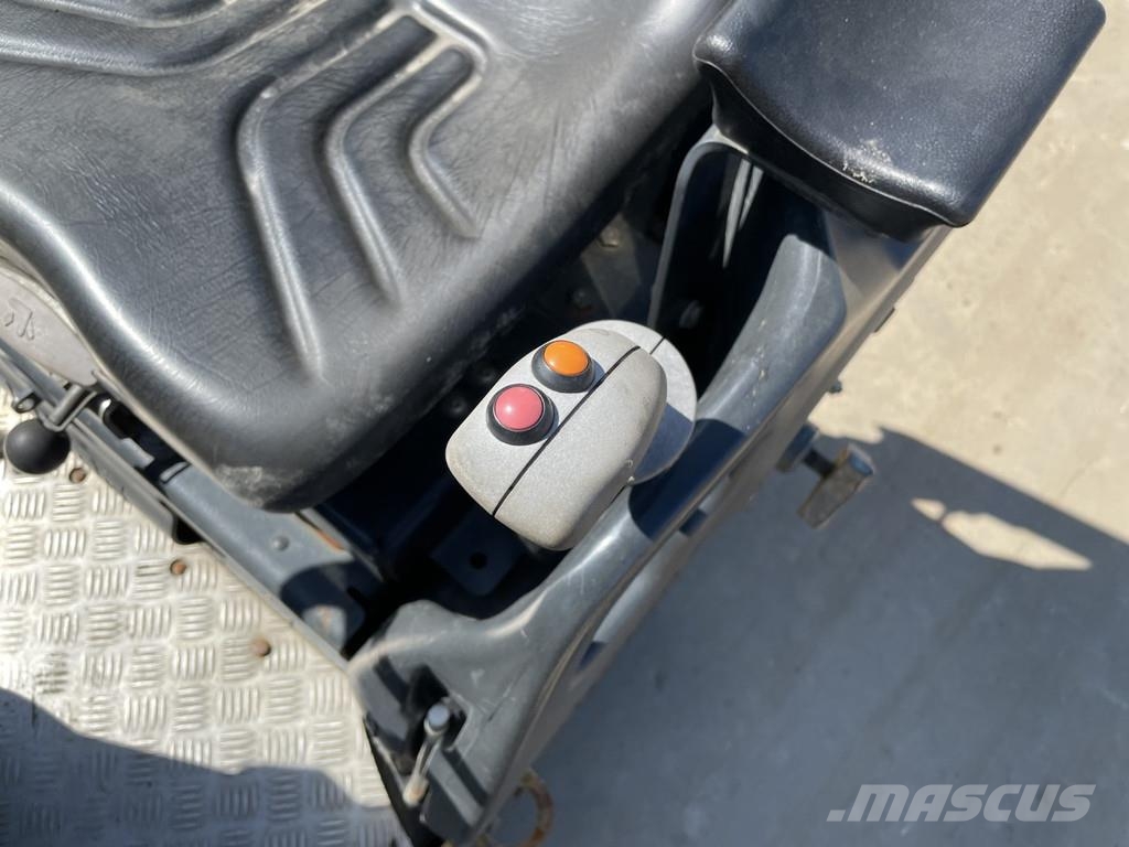Bomag BW 100 AC-5 Kombinované válce
