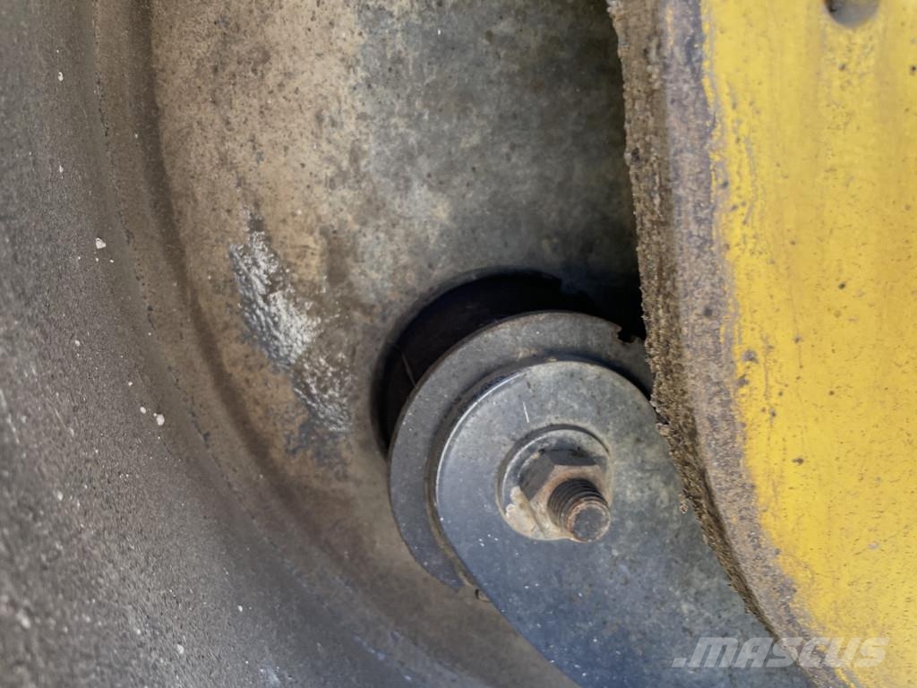 Bomag BW 100 AC-5 Kombinované válce