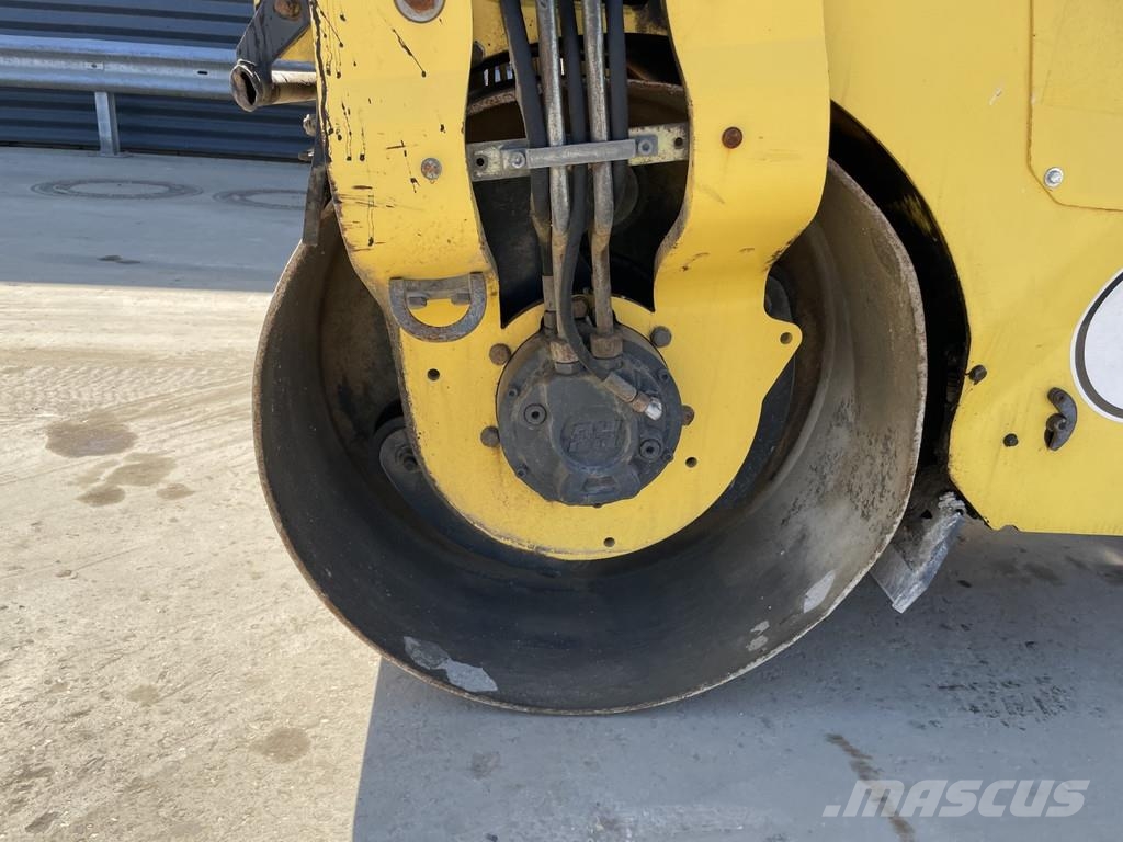 Bomag BW 100 AC-5 Kombinované válce