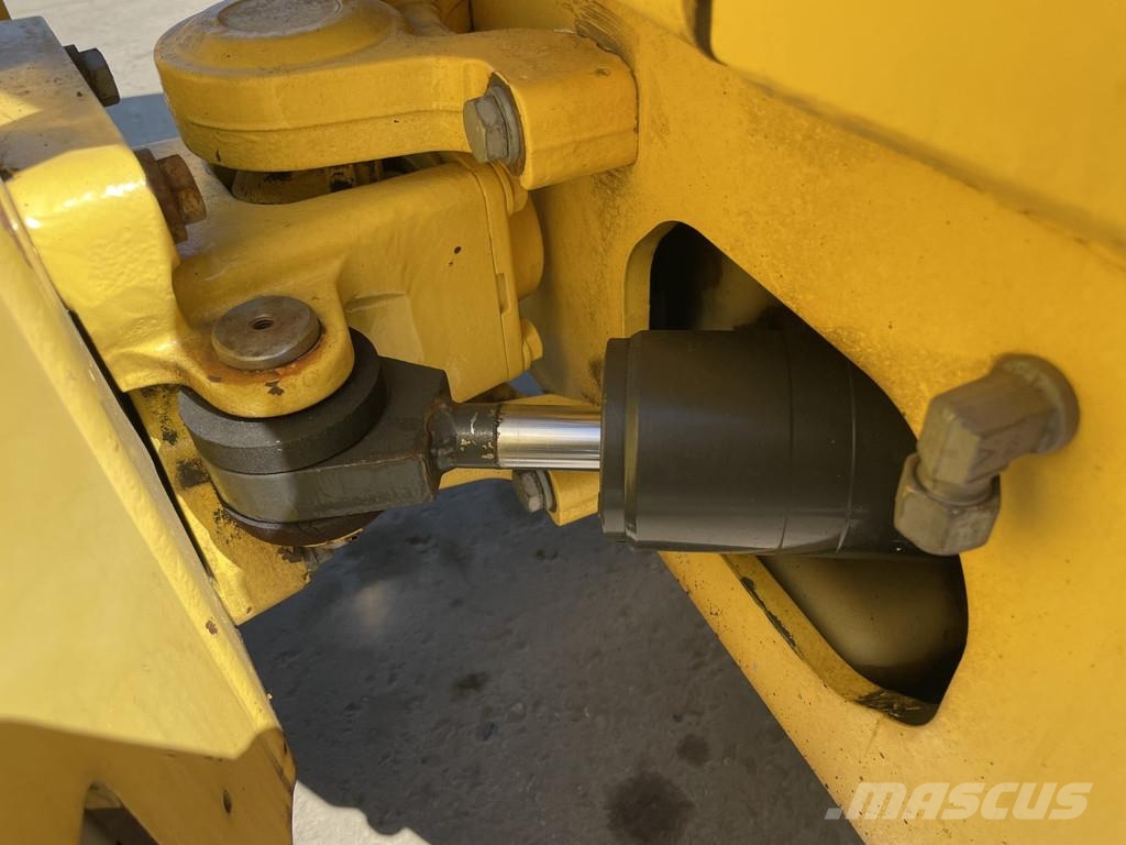 Bomag BW 100 AC-5 Kombinované válce
