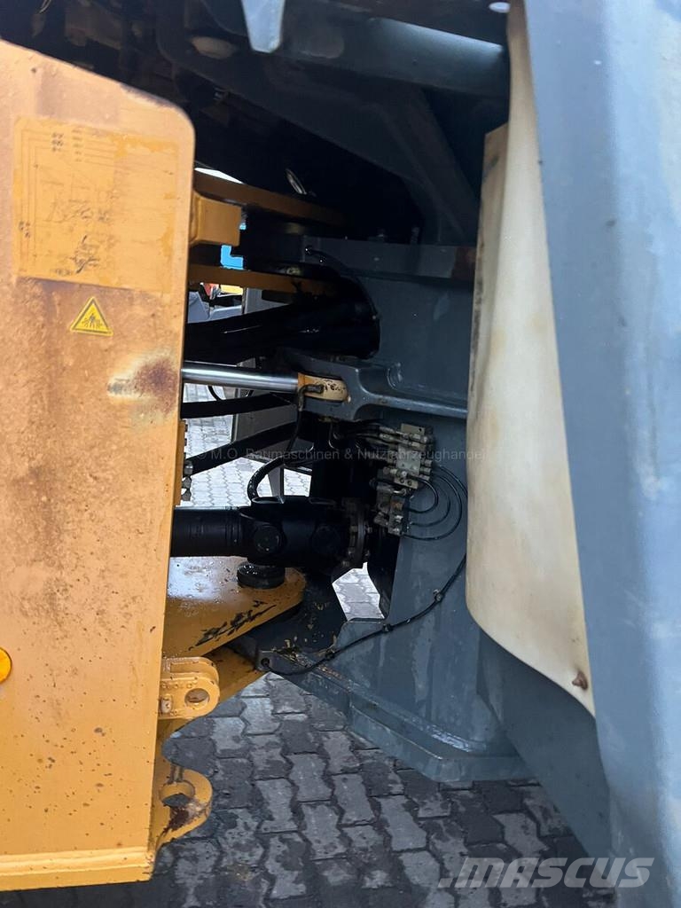 Liebherr L566 Radlader