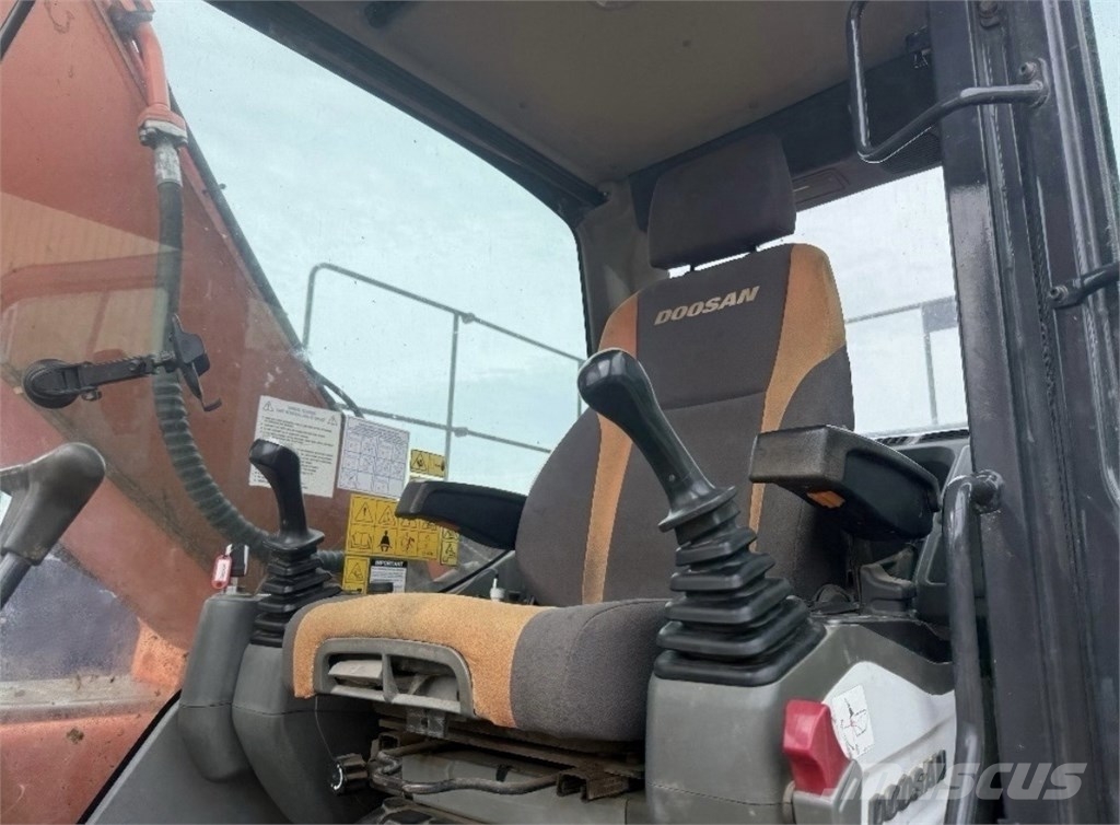 Doosan DX 225 LC-3 Gravemaskiner på larvebånd