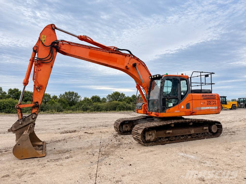 Doosan DX 225 LC-3 Kāpurķēžu ekskavatori