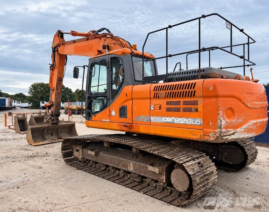 Doosan DX 225 LC-3 Kāpurķēžu ekskavatori