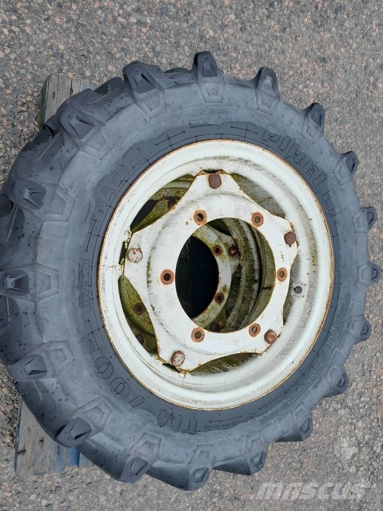 Pirelli 300/70R20 Hjul Roti