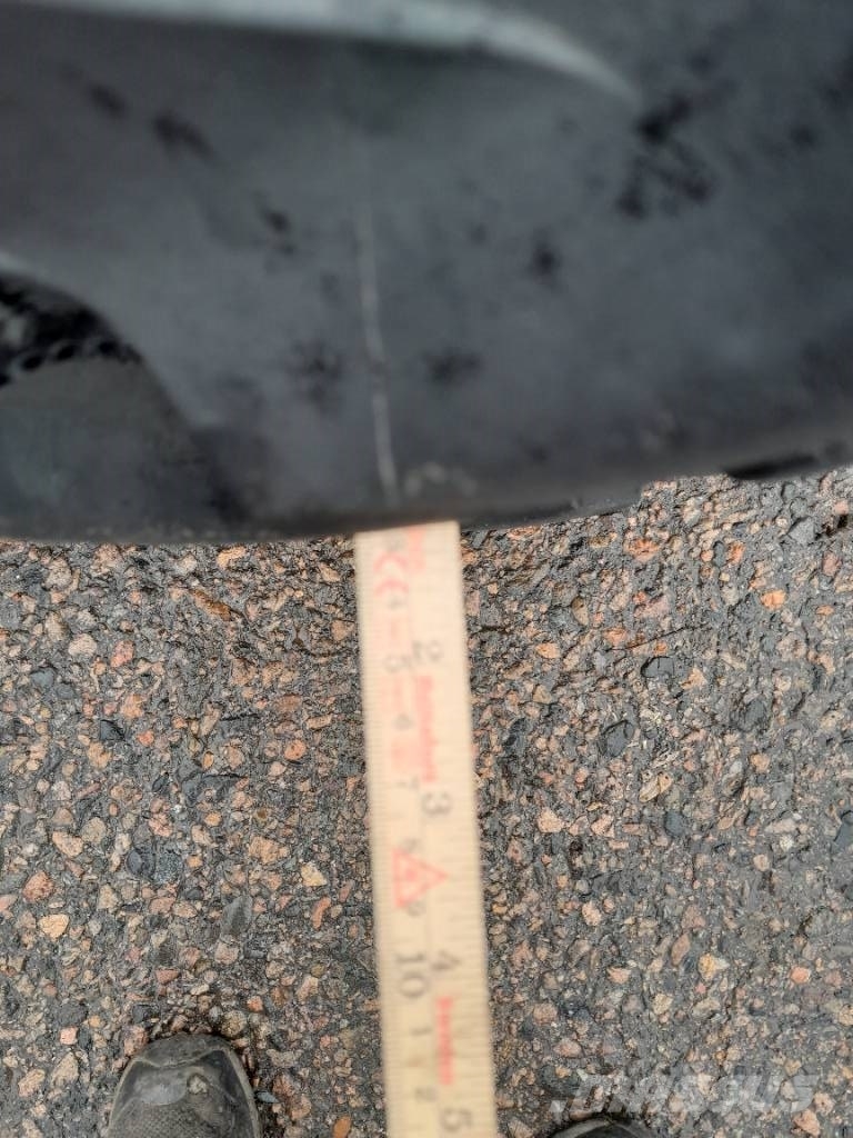 Pirelli 300/70R20 Hjul Roti