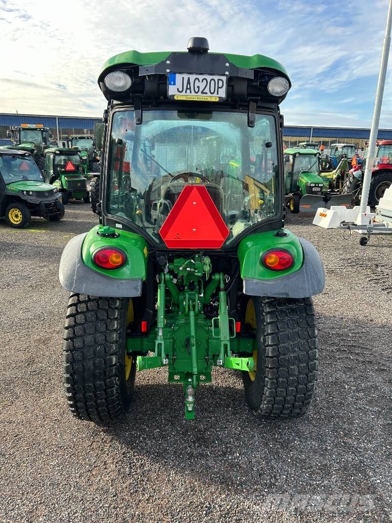 John Deere 3046R KOMPAKTTRAKTOR DEMOKÖRD Kompaktni (mali) traktori